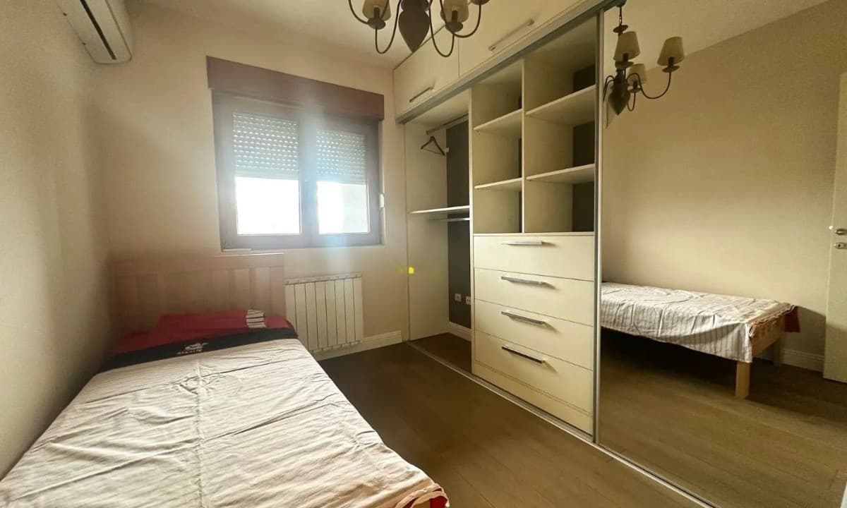 Izdaje se dvosoban stan
