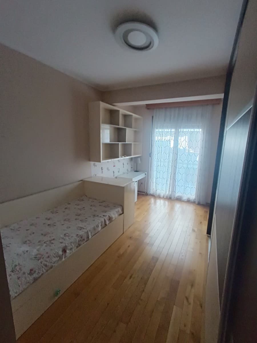 Izdaje se stan