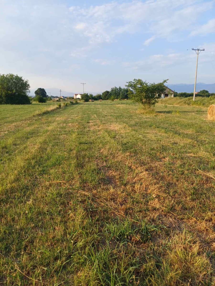 Prodaje se urbanizovano zemljiste