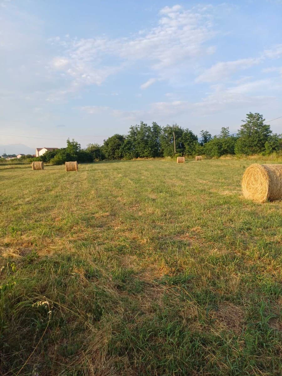 Prodaje se urbanizovano zemljiste