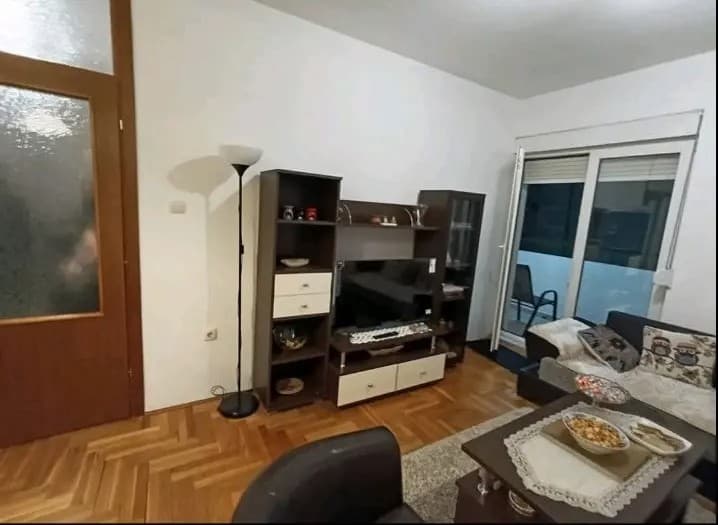 Izdaje se jednosoban stan