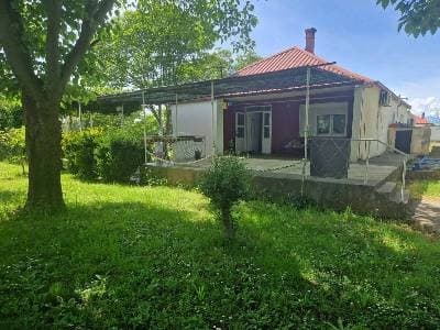 Prodaje se kuca na prelijepoj lokaciji
