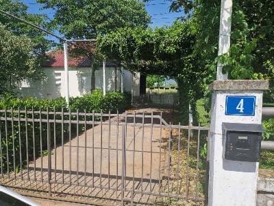 Prodaje se kuca na prelijepoj lokaciji