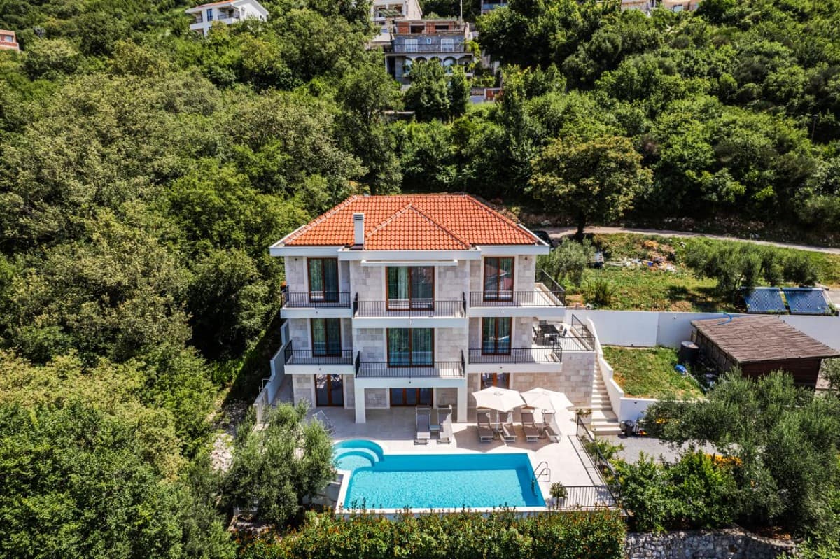 Izdaje se Villa