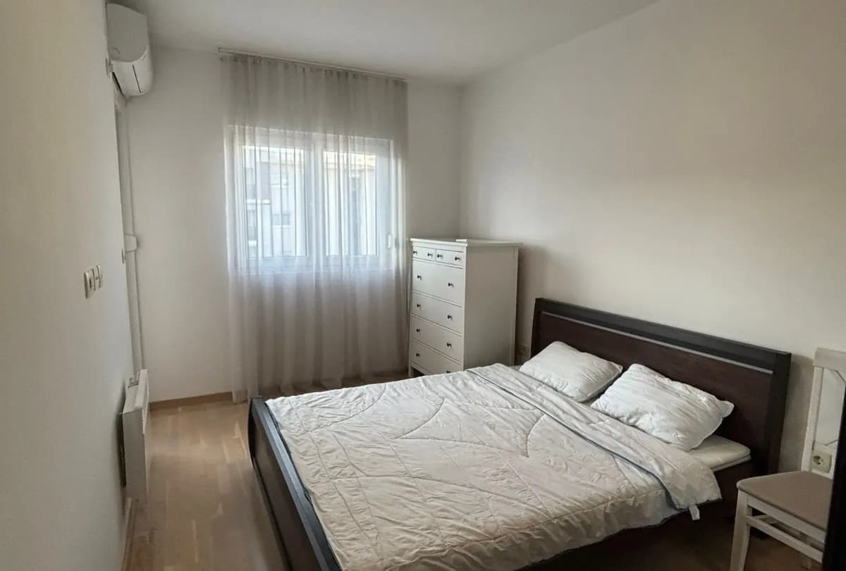 Izdaje se dvosoban stan