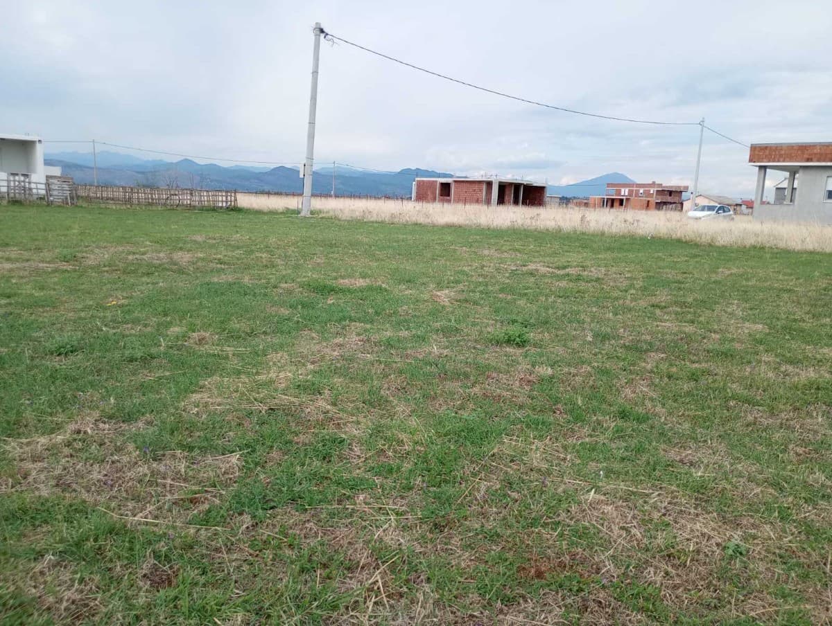 Prodaje se plac