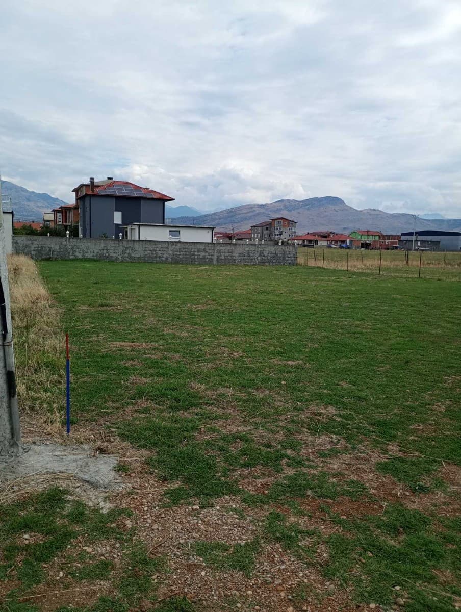 Prodaje se plac