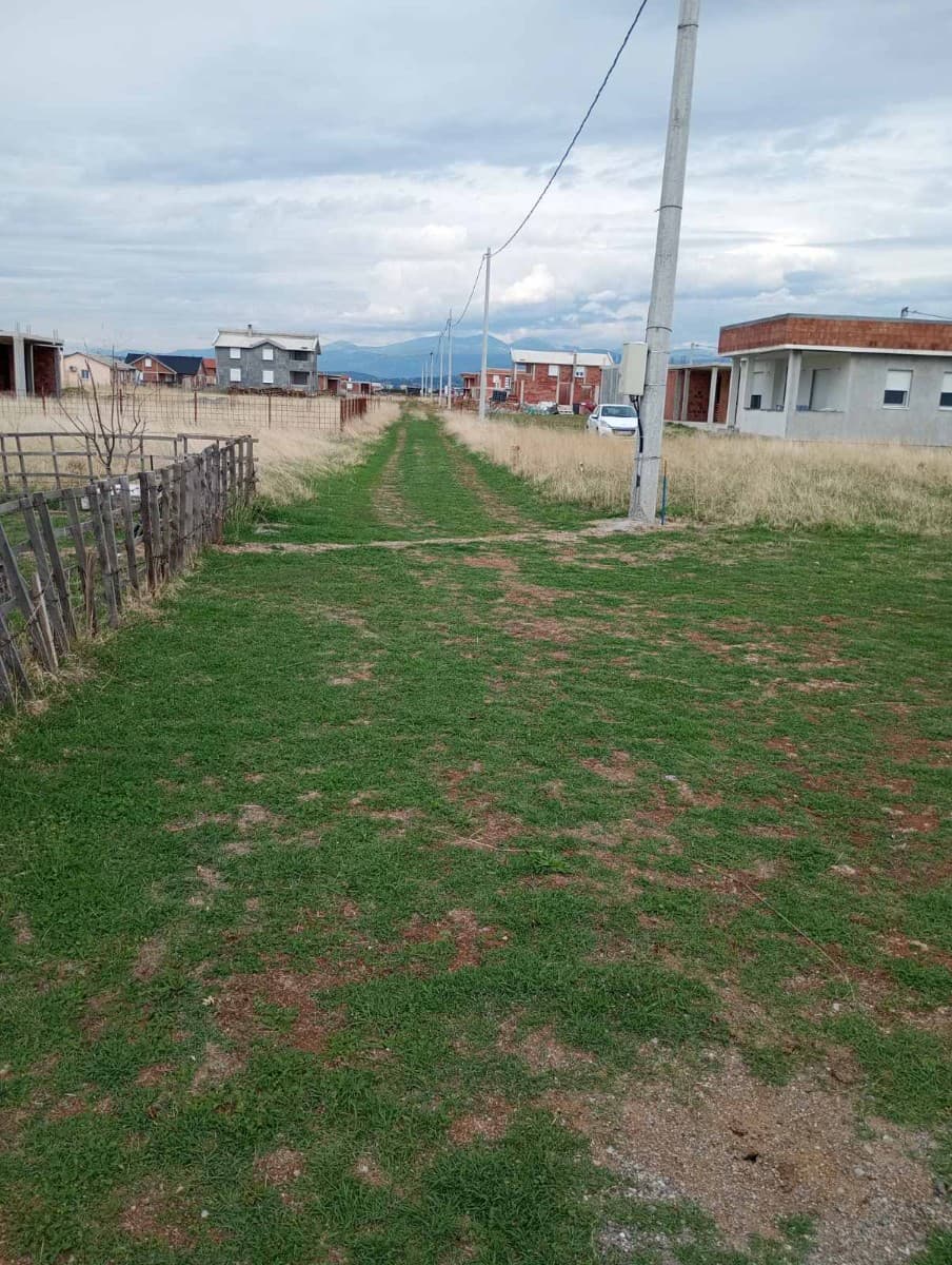 Prodaje se plac
