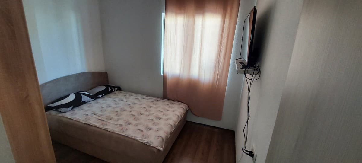 Izdaje se dvosoban stan