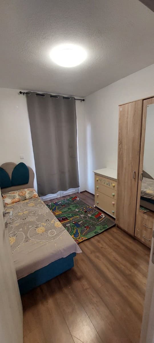 Izdaje se dvosoban stan