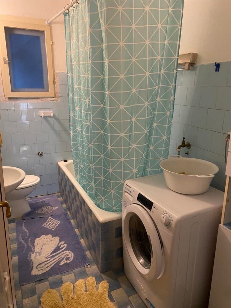 Izdaje se dvosoban stan u okviru kuce