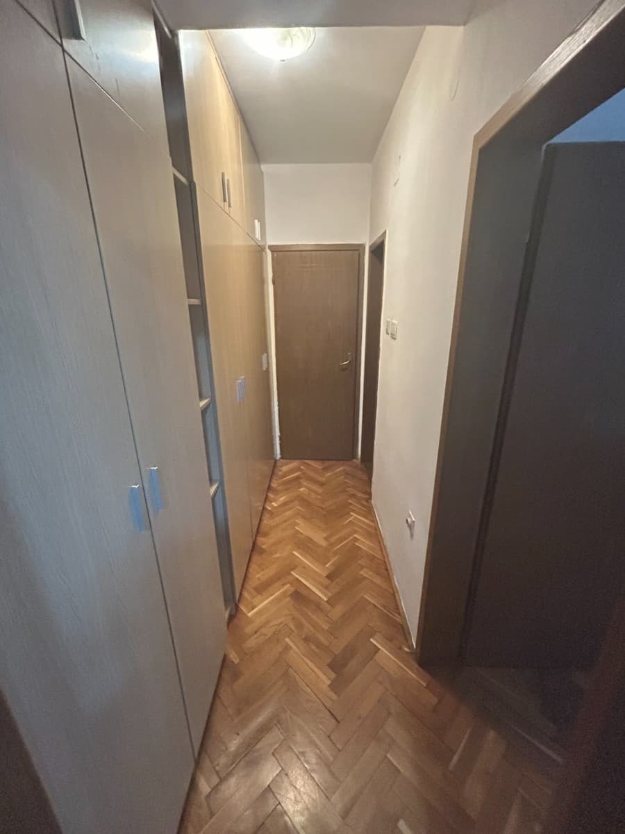 Izdaje se stan