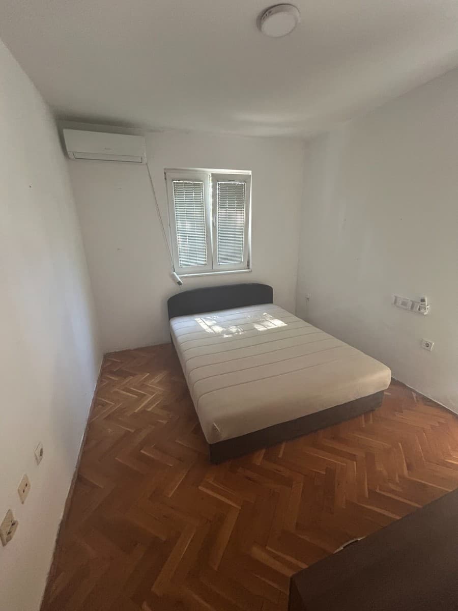 Izdaje se stan