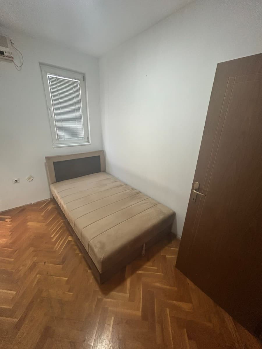 Izdaje se stan