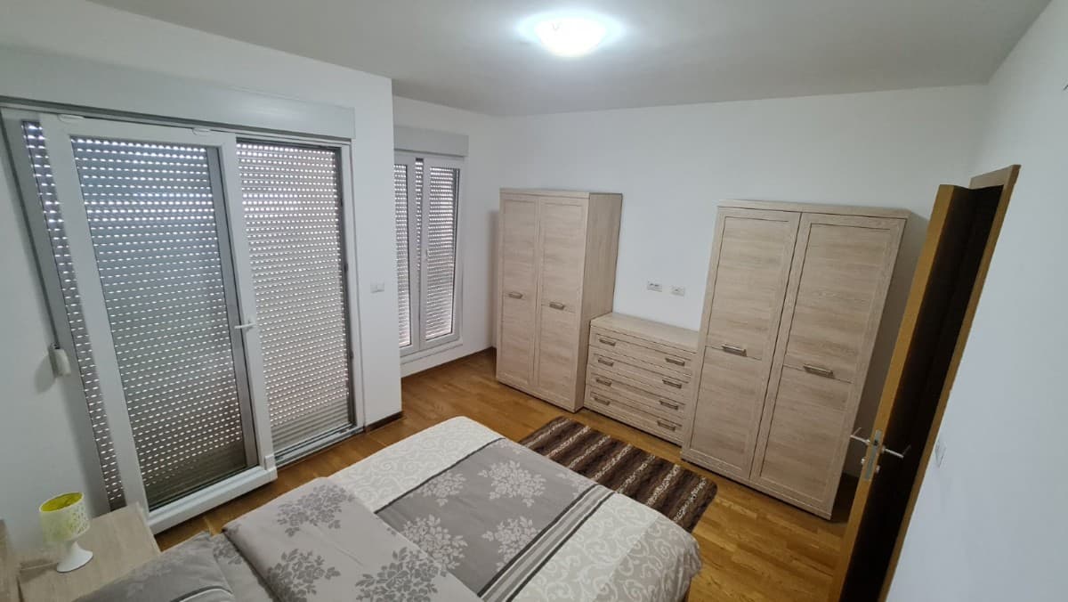 Izdaje se dvosoban stan