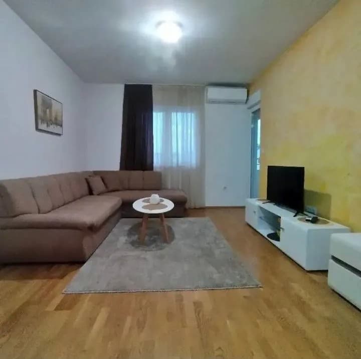 Izdaje se jednosoban stan
