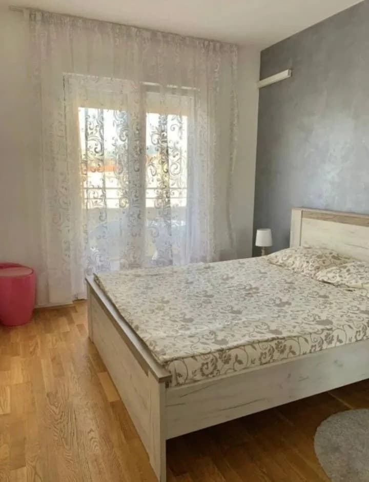 Izdaje se jednosoban stan