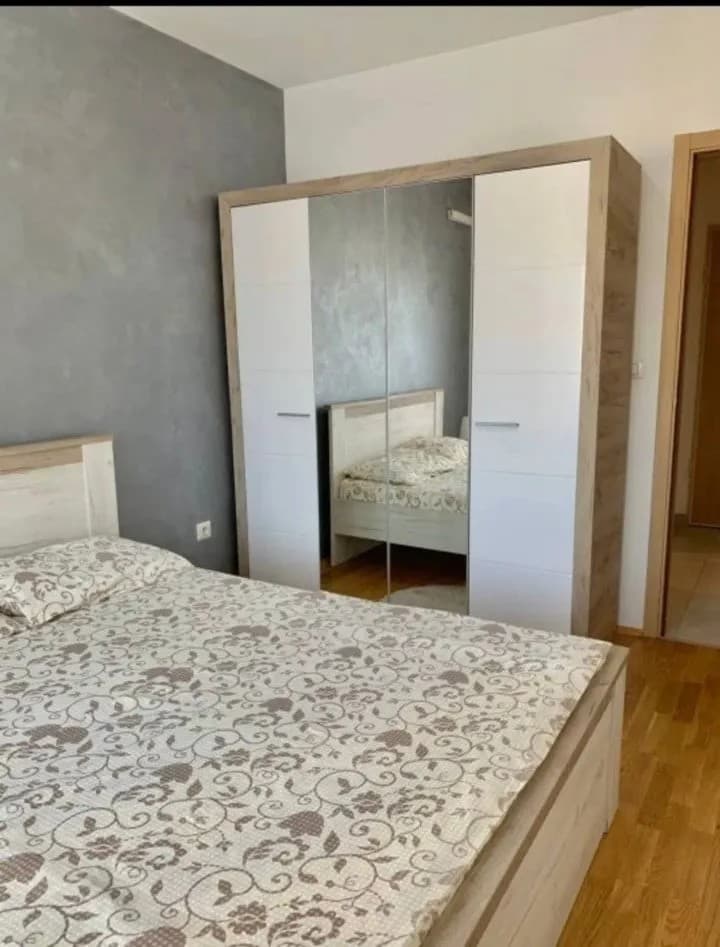 Izdaje se jednosoban stan
