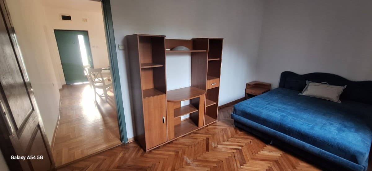 Izdaje se stan