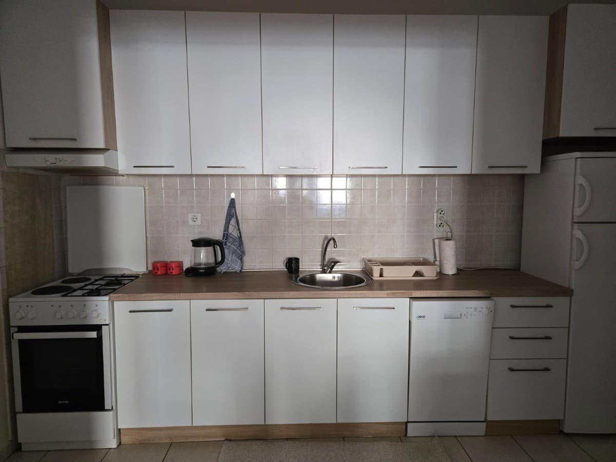 Izdaje se dvosoban stan