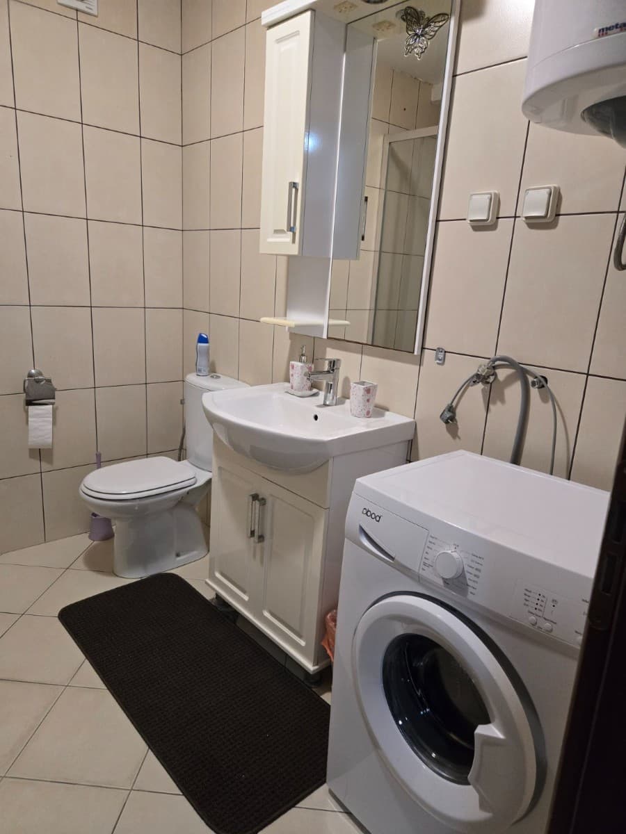 Izdaje se dvosoban stan