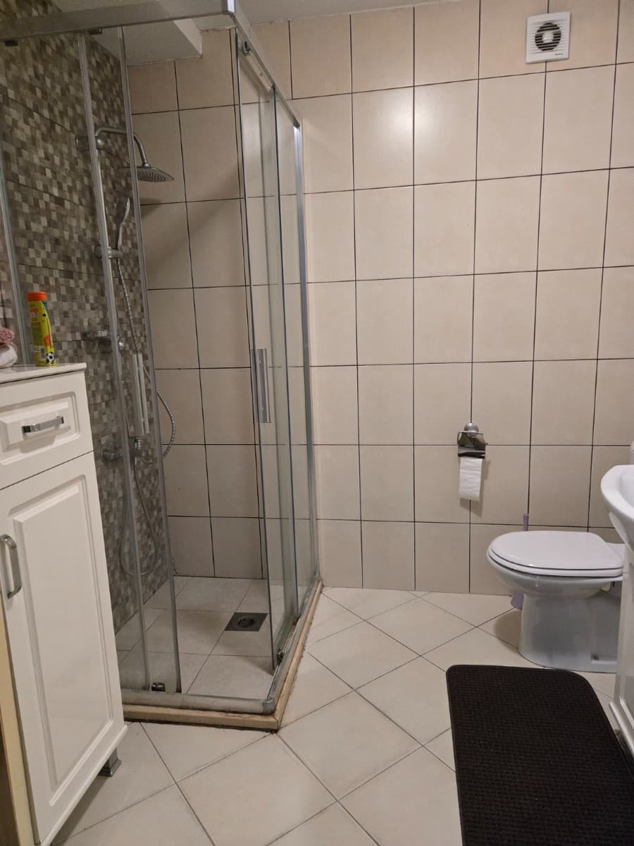 Izdaje se dvosoban stan