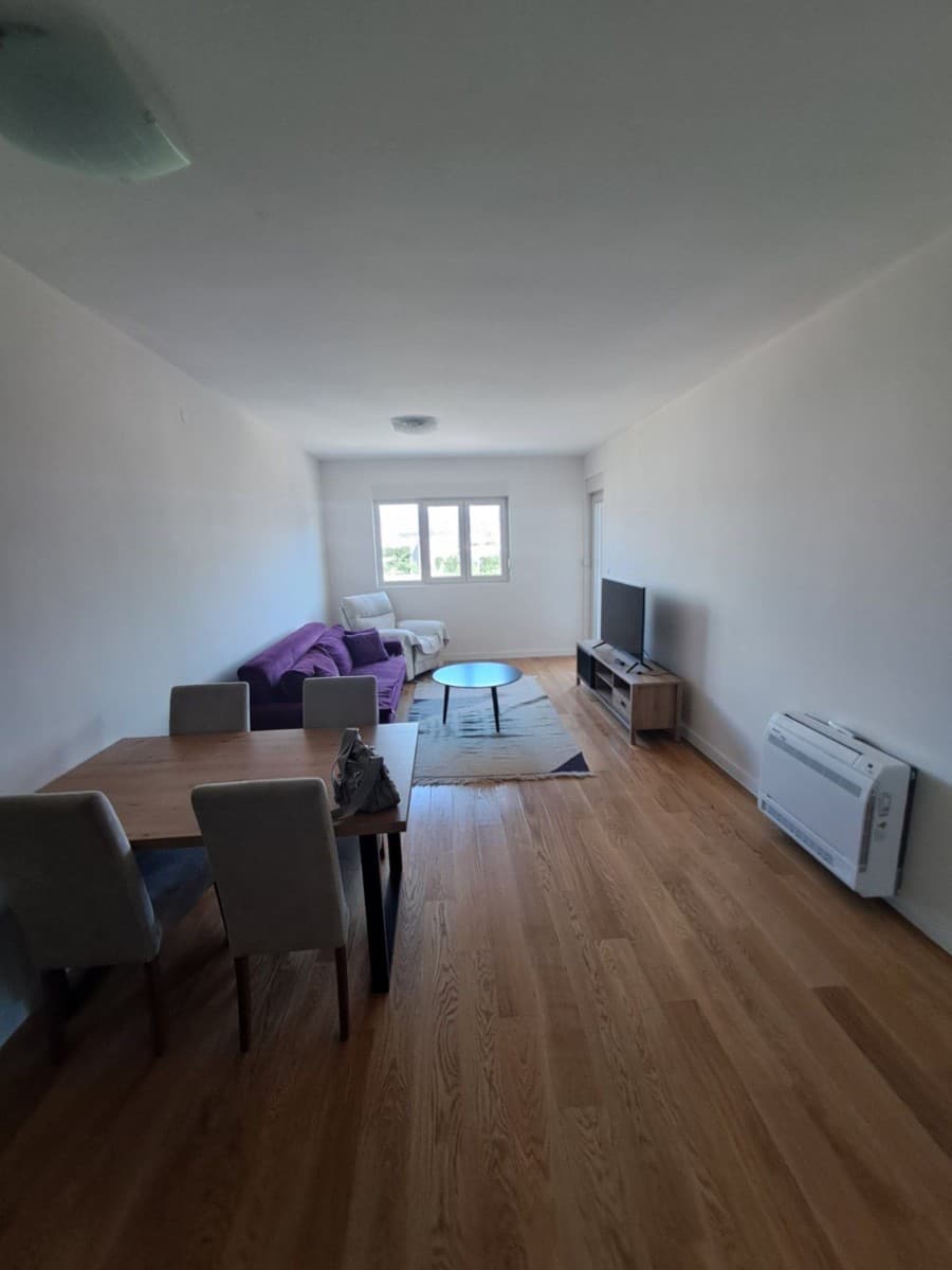 Izdaje se dvosoban stan