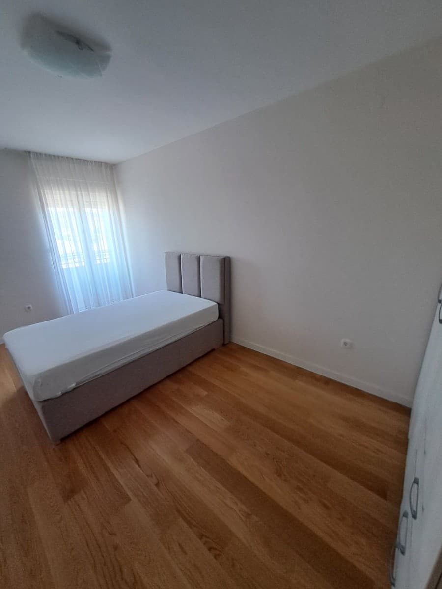 Izdaje se dvosoban stan