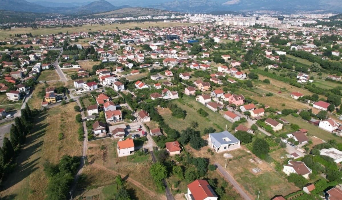 Prodaje se gradjevinsko zemljiste