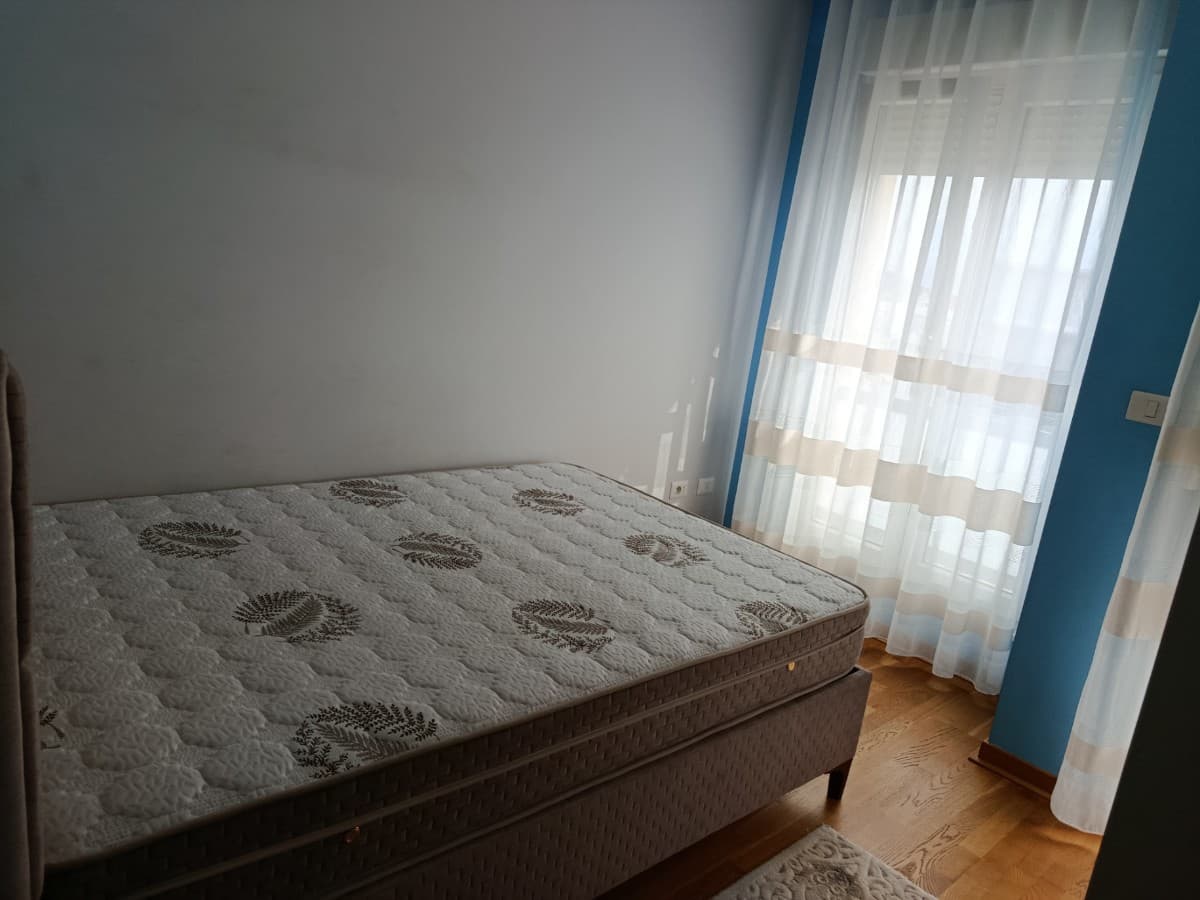 Izdaje se dvosoban stan