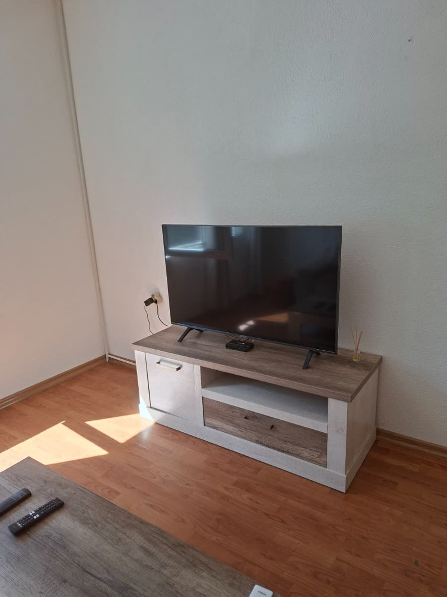Izdaje se dvosobna kuca