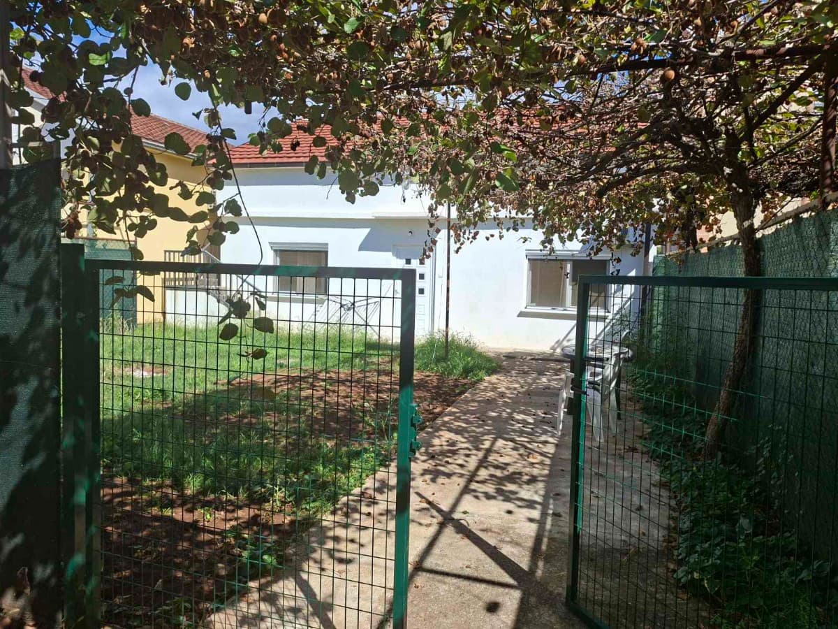 Izdaje se dvosobna kuca