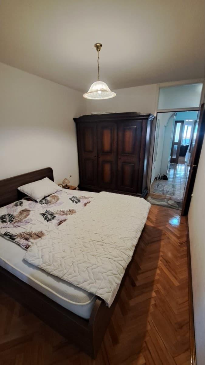 Izdaje se dvosoban stan