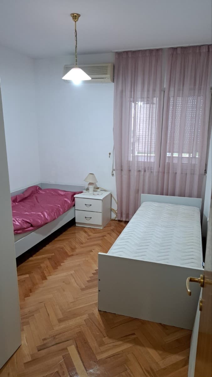 Izdaje se dvosoban stan