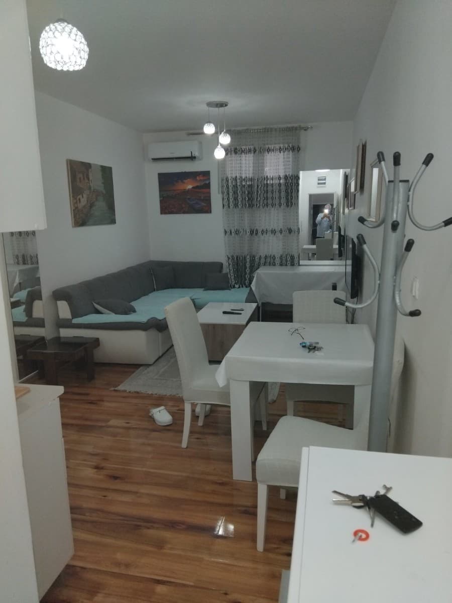 Izdaje se stan