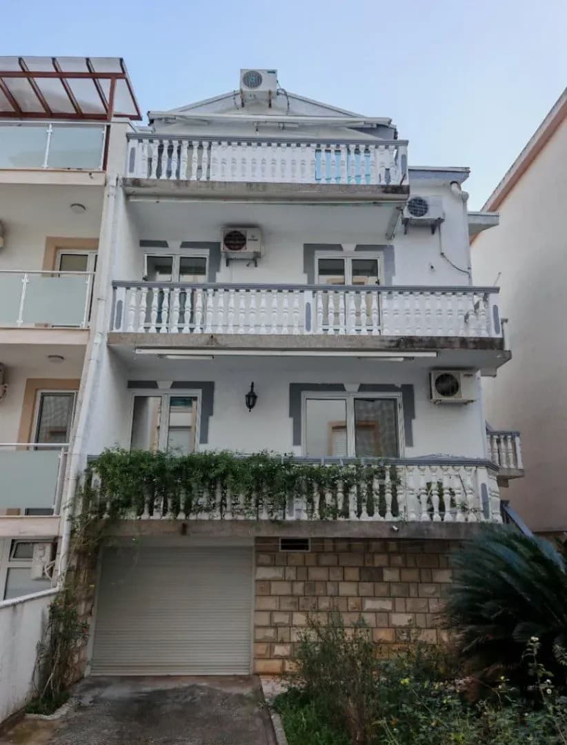 Prodaje se kuca sa 6 apartmana