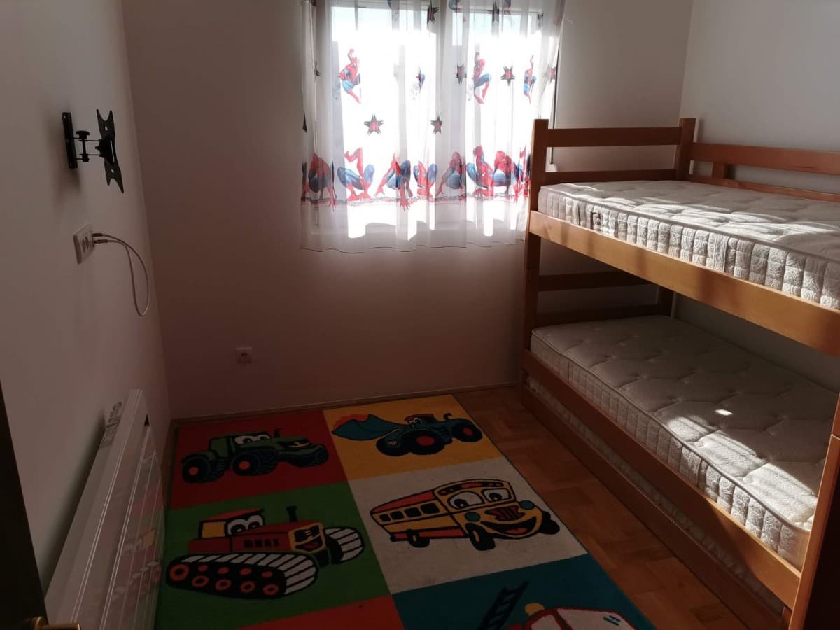 Izdaje se stan