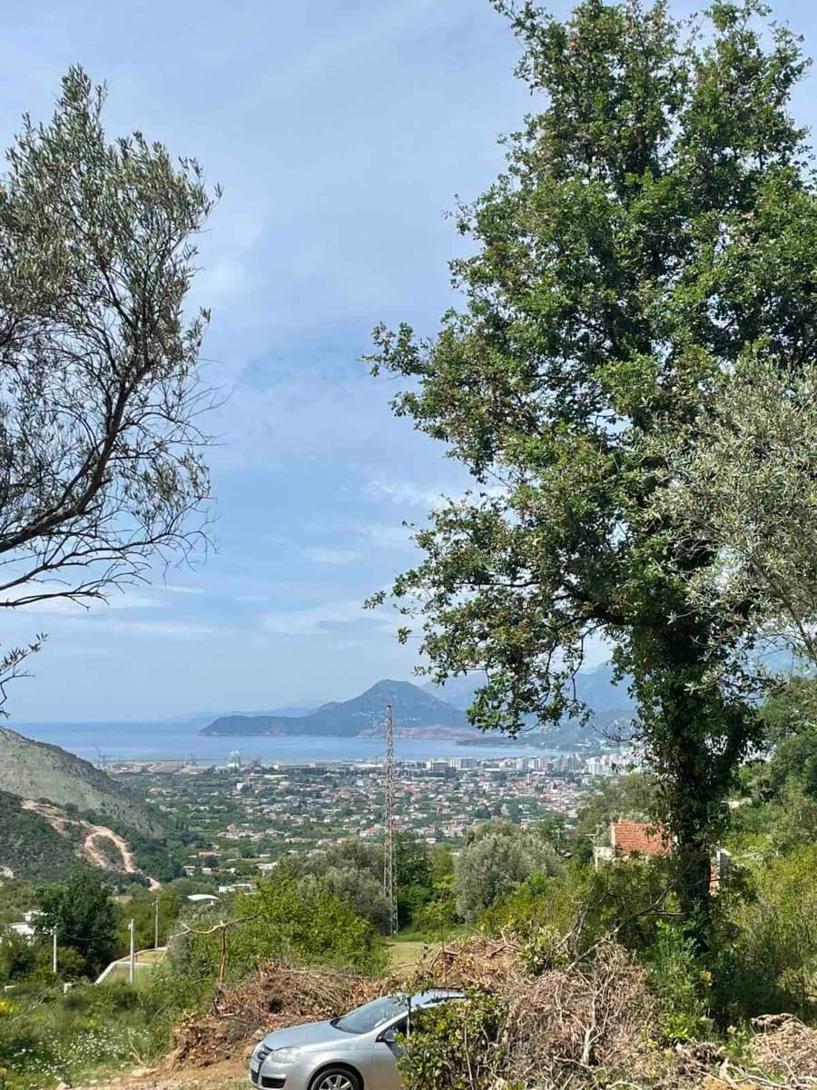 Prodaje se urbanizovano zemljiste