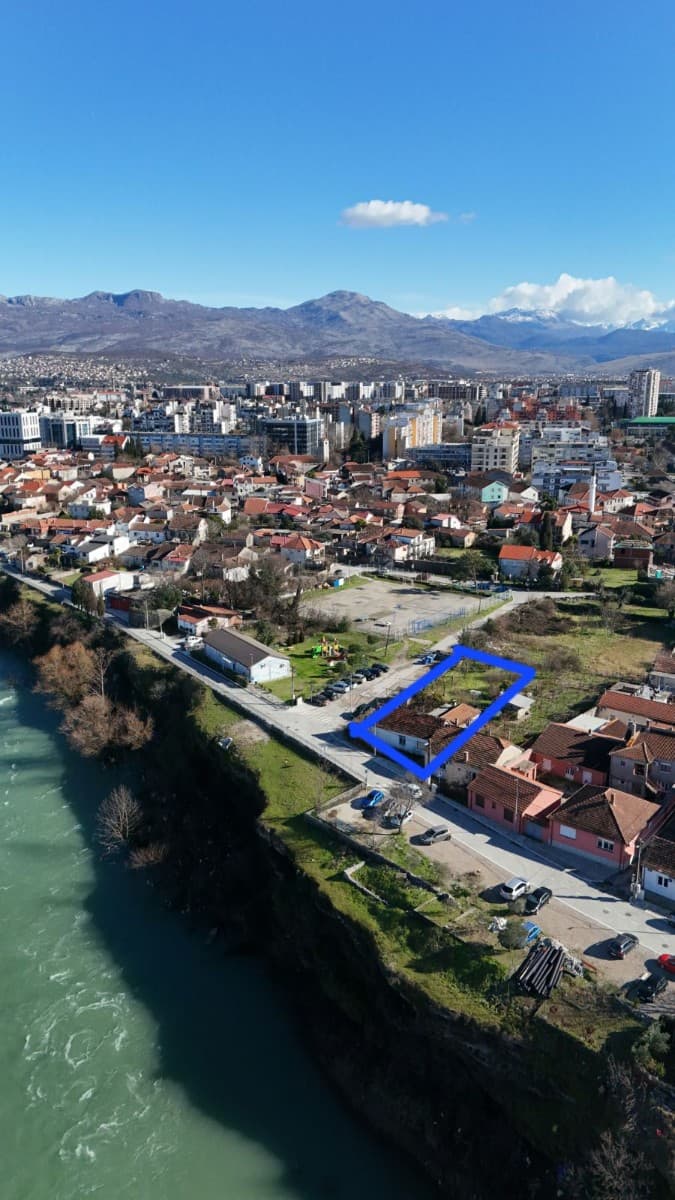 Prodaje se gradjevinsko zemljiste