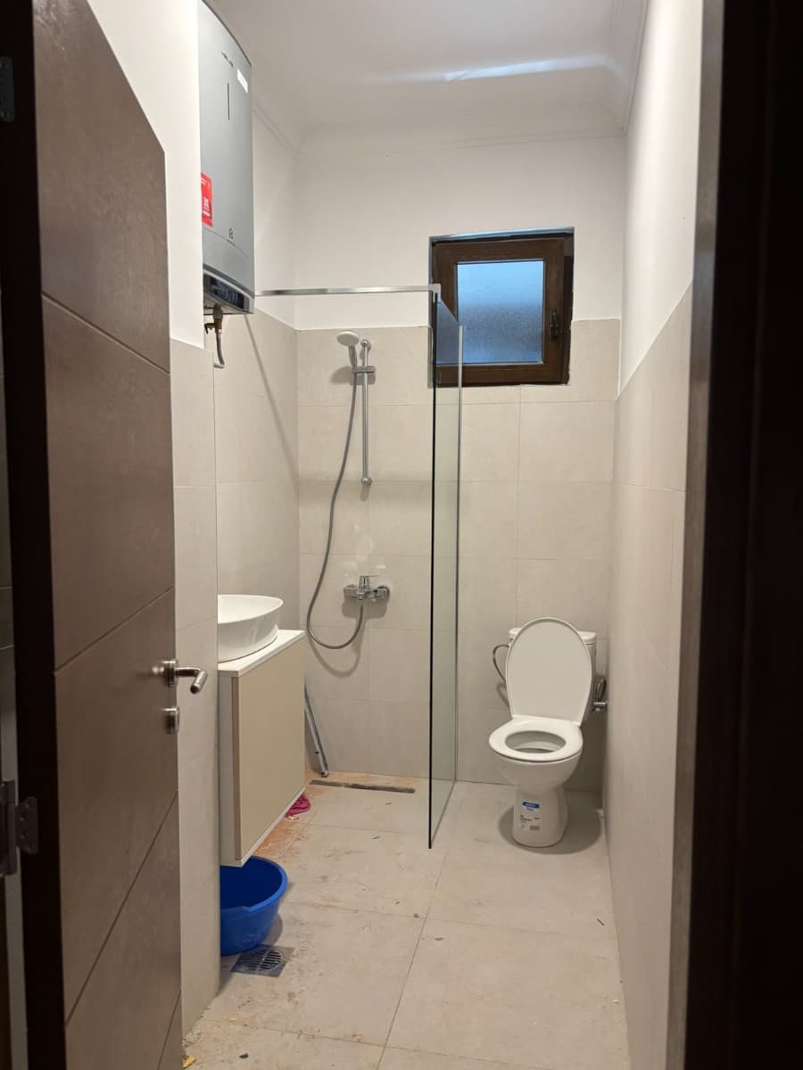 Izdaje se poslovni prostor u centru Podgorice