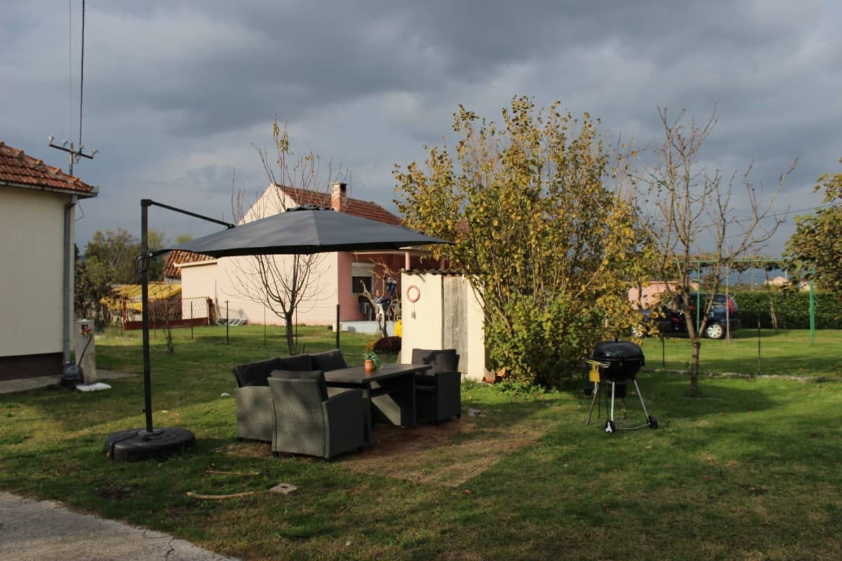 Prodaje se kuca u Zeti