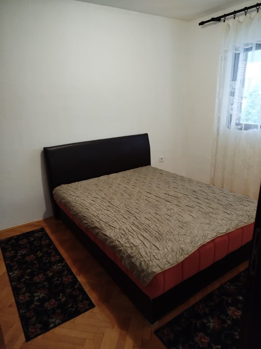 Izdaje se jednosoban stan