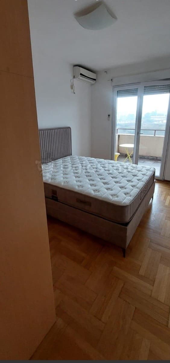 Izdaje se jednosoban stan