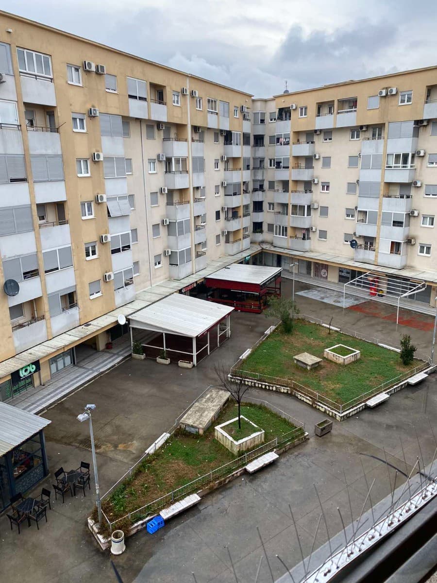Izdaje se dvosoban stan