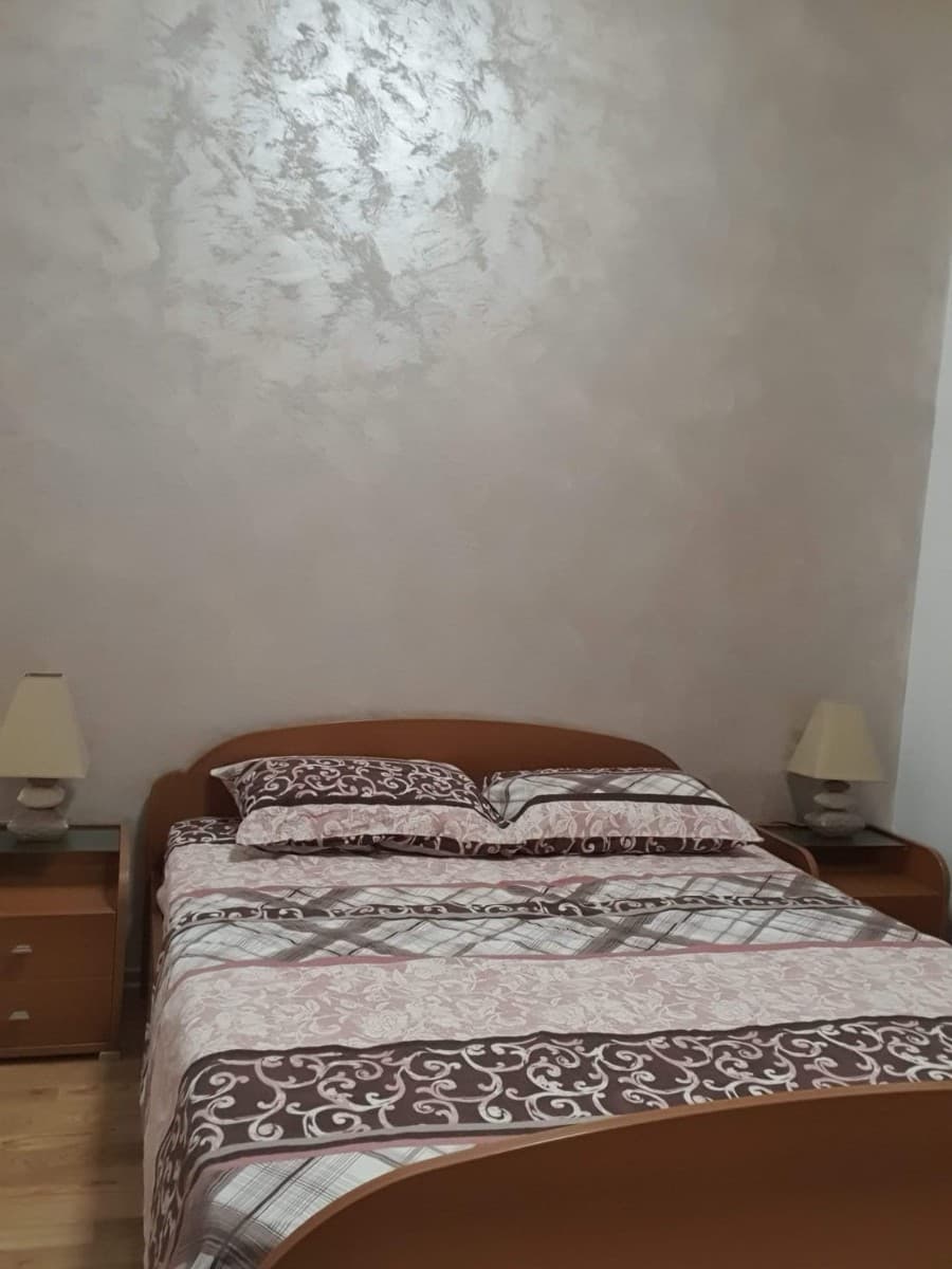 Izdaje se jednosoban stan