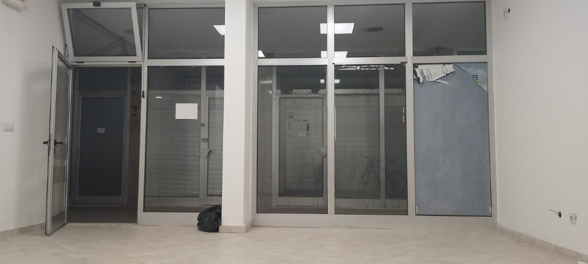 Izdaje se poslovni objekat