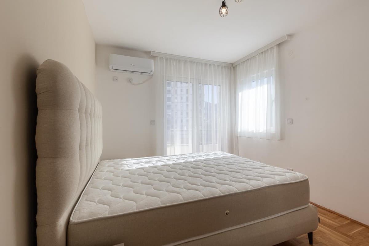 Izdaje se luksuzno opremljen dvosoban stan