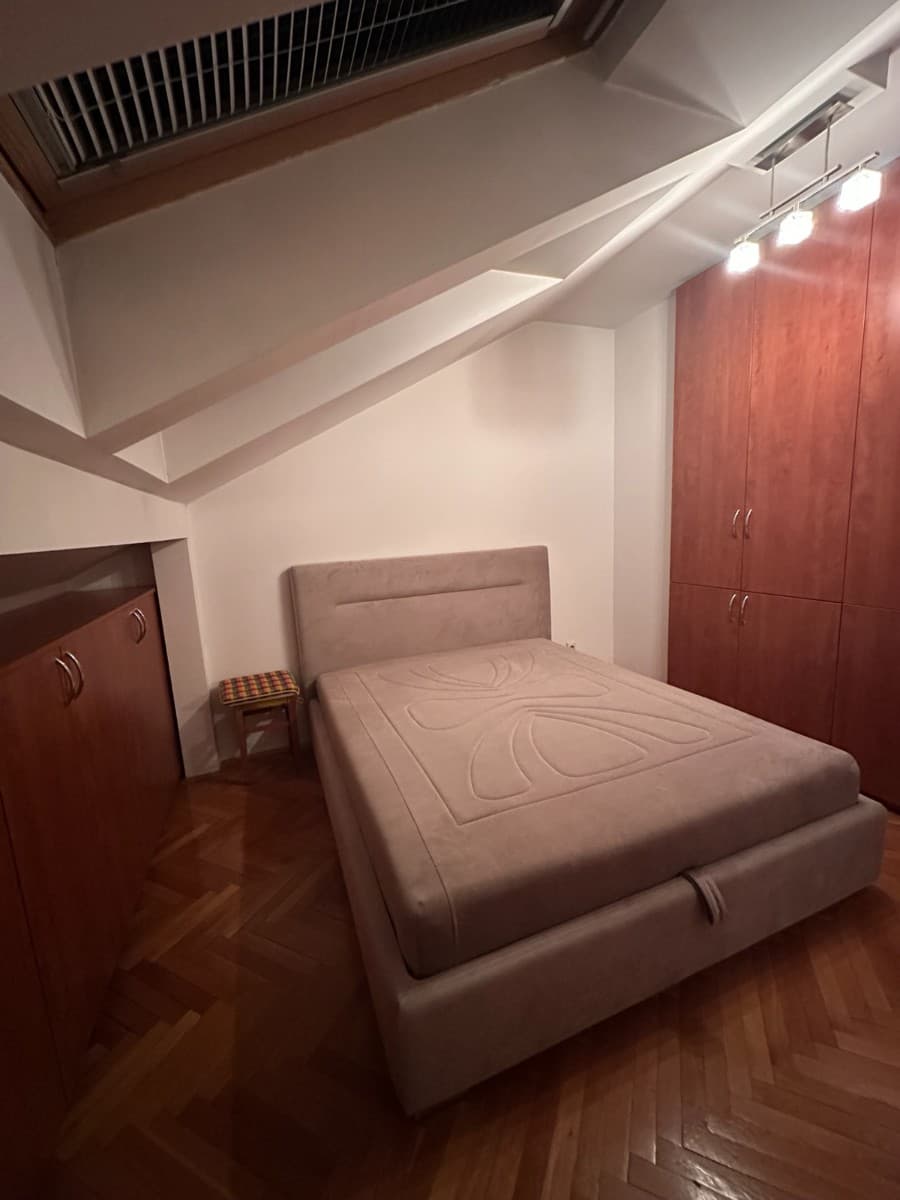 Prodaje se stan