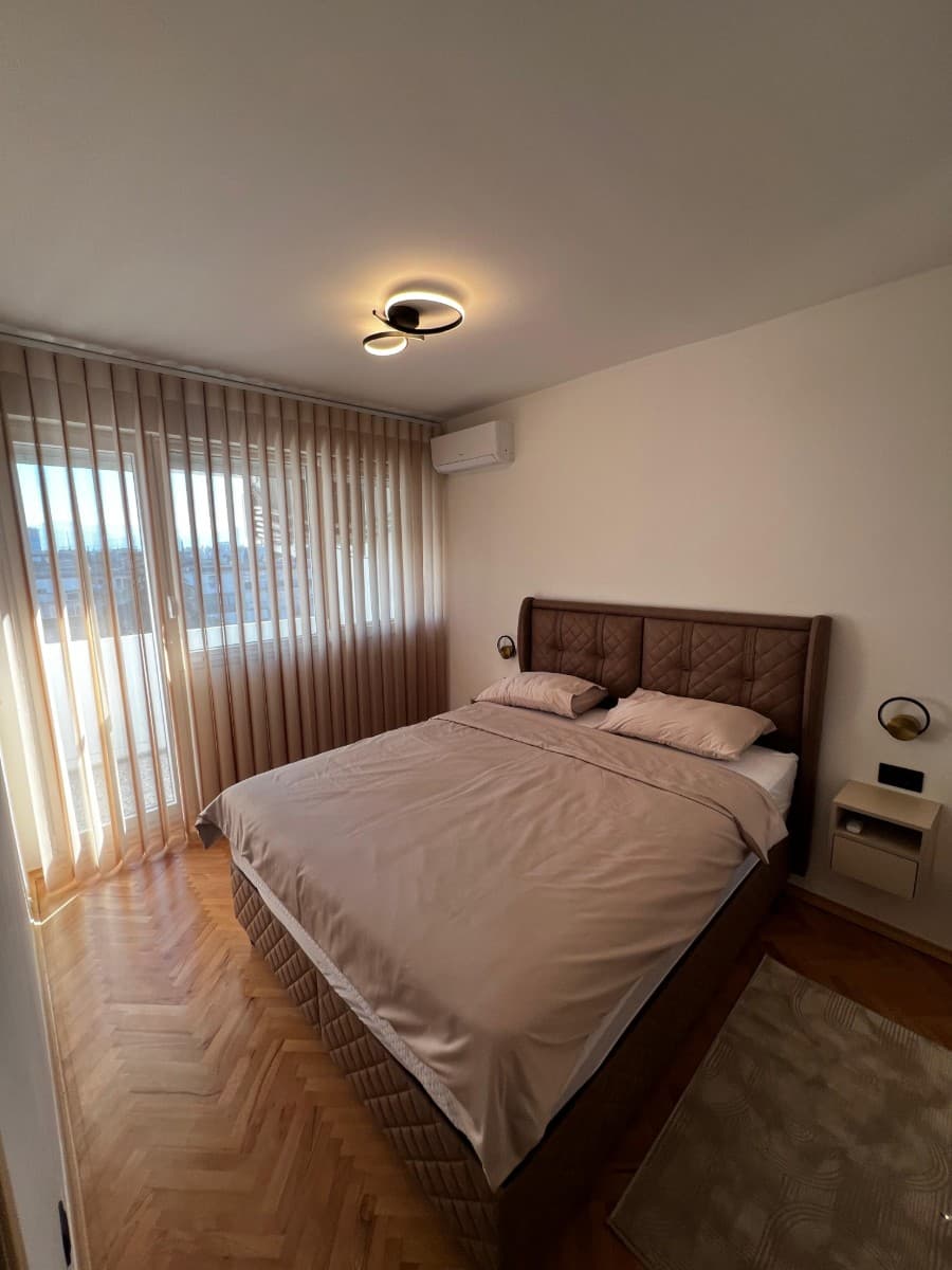 Izdaje se luksuzno opremljen trosoban stan