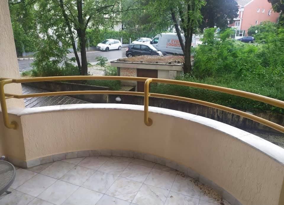 Izdaje se dvosoban stan